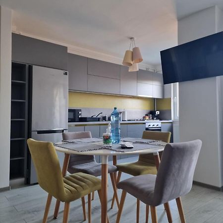 Gray Apartment Nearby Amethyst & Vivo Mall Floreşti Esterno foto